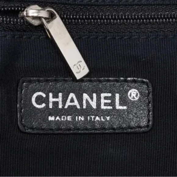 ✍️ AUTHENTIC CHANEL Rue Combon Metallic - Picture 6 of 9